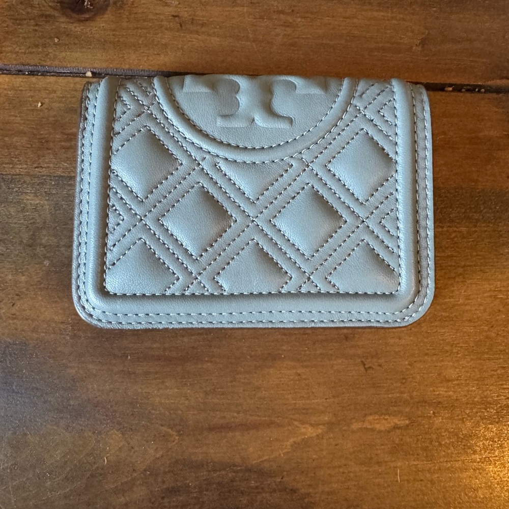 Tory Burch Quilted Fleming wallet. Color: arctic